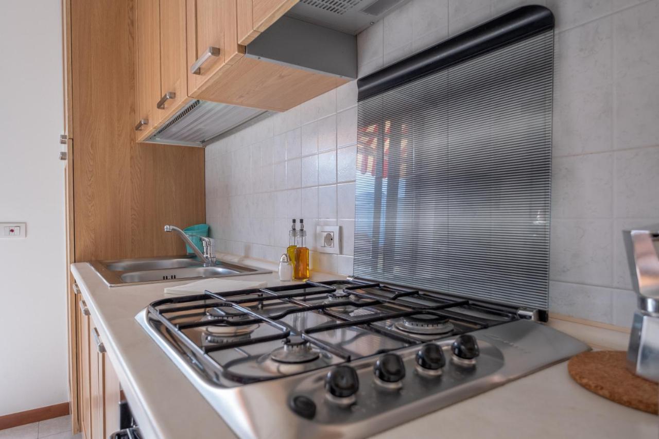 Happy Guest Apartments - Lake View And Pool Riva di Solto Esterno foto