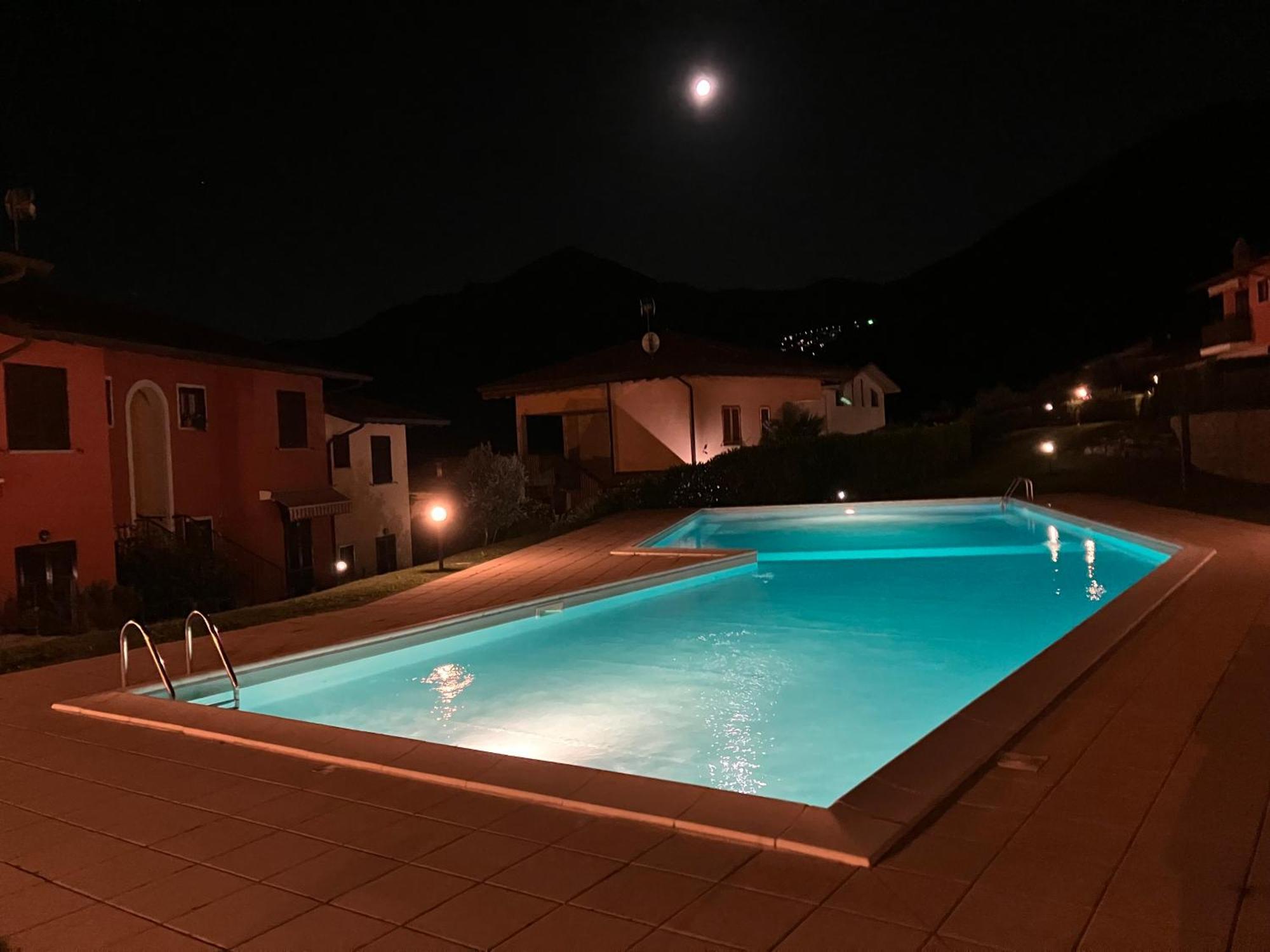 Happy Guest Apartments - Lake View And Pool Riva di Solto Esterno foto