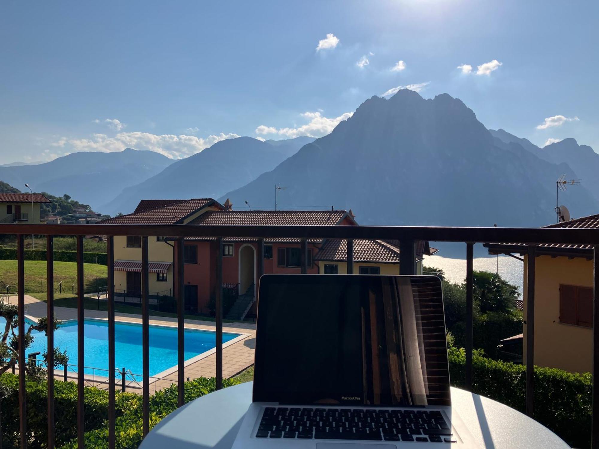 Happy Guest Apartments - Lake View And Pool Riva di Solto Esterno foto
