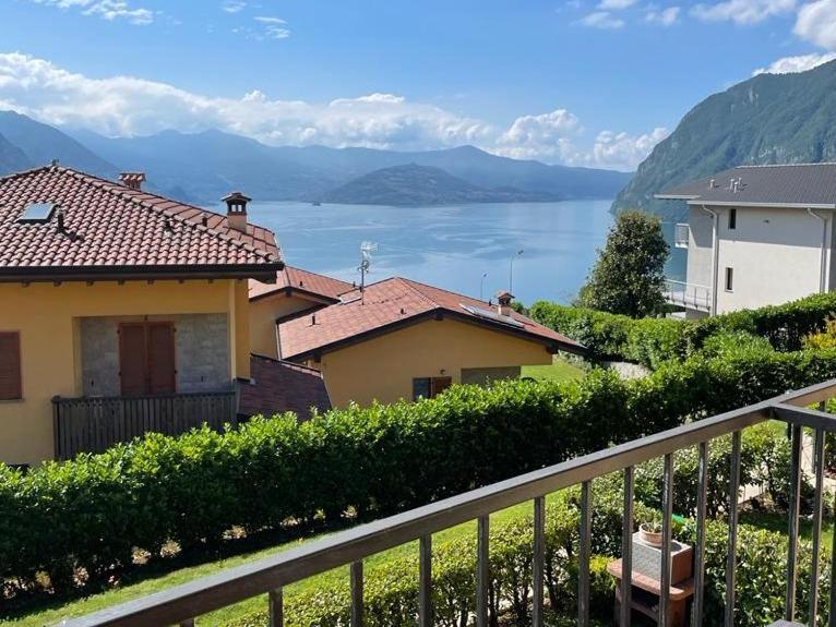 Happy Guest Apartments - Lake View And Pool Riva di Solto Esterno foto