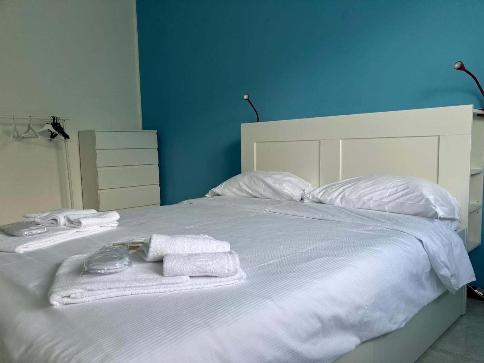 Happy Guest Apartments - Lake View And Pool Riva di Solto Esterno foto